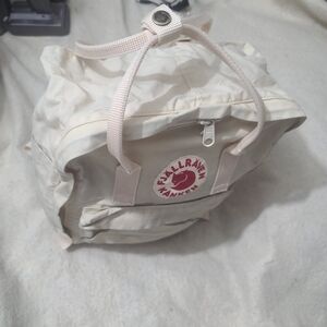 Kånken Cream Backpack Model 23510